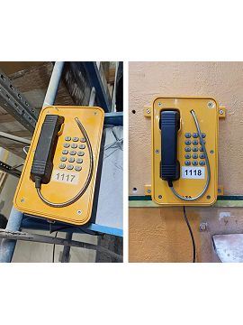 Un téléphone J&R résistant aux intempéries installé dans une usine de revêtem...
